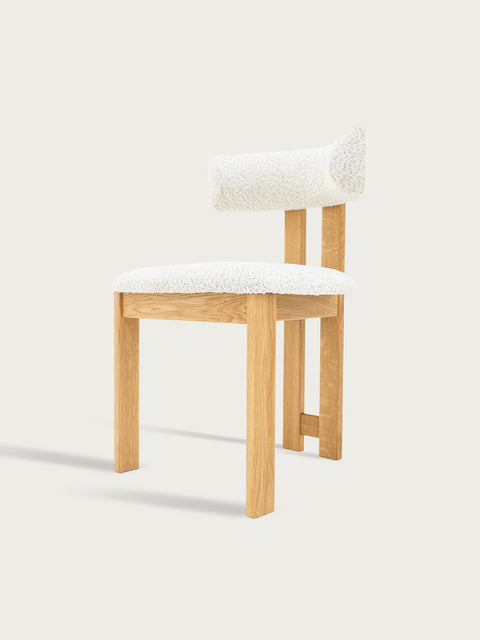Chaise de salle à manger rembourrée en bouclé crème et chêne massif naturel Angelo