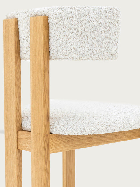 Chaise de salle à manger rembourrée en bouclé crème et chêne massif naturel Angelo