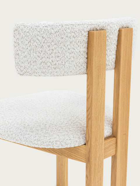Chaise de salle à manger rembourrée en bouclé crème et chêne massif naturel Angelo