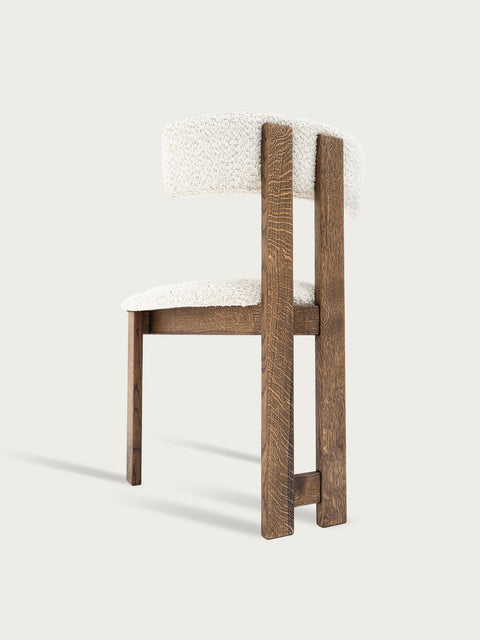 Chaise en bois de chêne massif fumé rembourrée Angelo