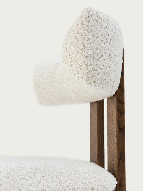 Chaise en bois de chêne massif fumé rembourrée Angelo
