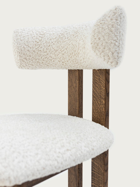 Chaise en bois de chêne massif fumé rembourrée Angelo