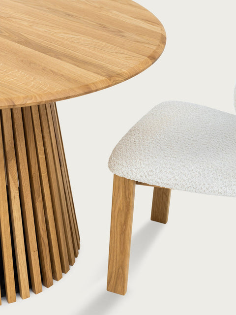 Chaise de salle à manger rembourrée en bouclé crème et chêne massif naturel Angelo