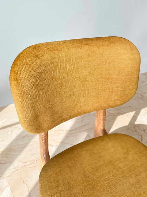 Chaise 81 cm en chêne massif et tissu moderne assise rembourrée naturel jaune Mevis