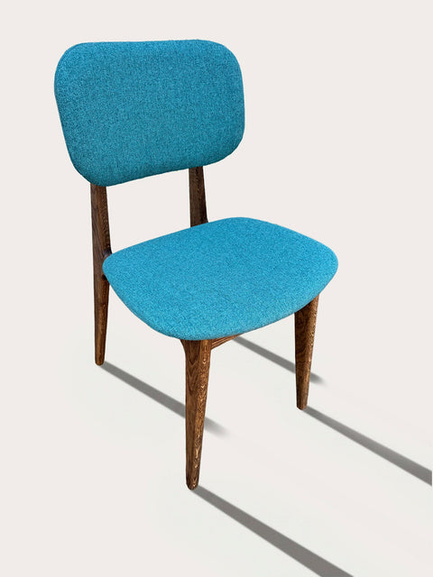 Chaise de salle à manger rembourrée en tissu turquoise et bois de chêne massif brun Mevis