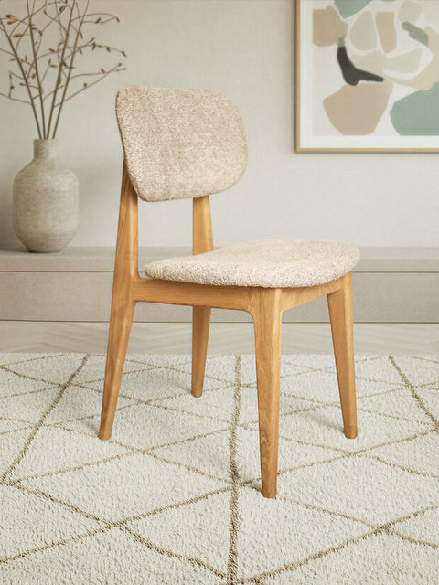 Chaise de salle à manger rembourrée en tissu bouclé antelope et chêne massif naturel Mevis 
