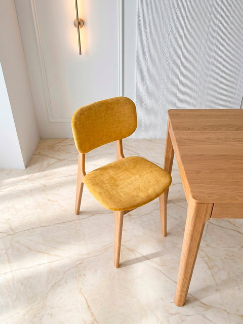 Chaise 81 cm en chêne massif et tissu moderne assise rembourrée naturel jaune Mevis