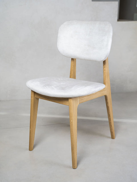 Chaise 81 cm en chêne massif et tissu moderne assise rembourrée naturel blanc Mevis