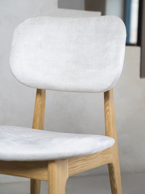 Chaise 81 cm en chêne massif et tissu moderne assise rembourrée naturel blanc Mevis