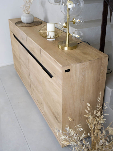 Buffet 180 cm avec 4 portes en chêne massif blanchi moderne Adena