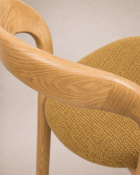 Chaise de salle à manger avec assise rembourrée en tissu jaune et chêne massif naturel Arco