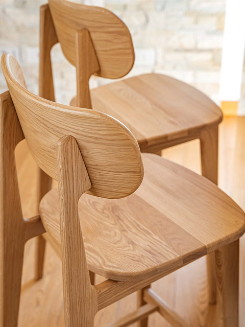 Tabouret de bar avec dossier en bois de chêne massif naturel, hauteur d'assise 70 cm Paolo