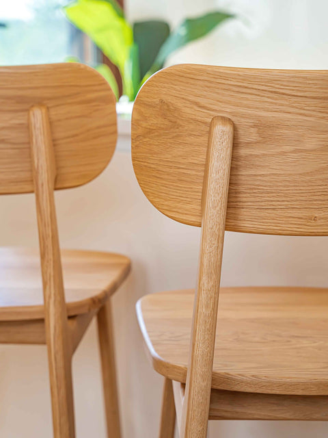 Tabouret de bar avec dossier en bois de chêne massif naturel, hauteur d'assise 70 cm Paolo