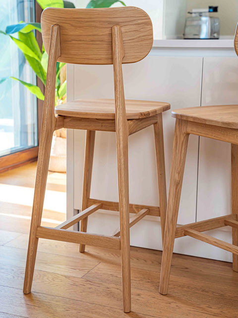 Tabouret de bar avec dossier en bois de chêne massif naturel, hauteur d'assise 70 cm Paolo