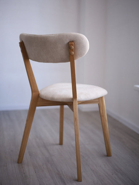 Chaise de salle à manger rembourrée en tissu beige et chêne massif naturel Libero