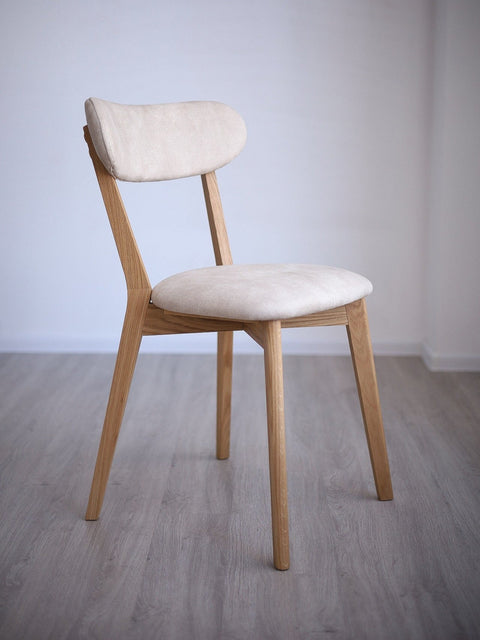 Chaise de salle à manger rembourrée en tissu beige et chêne massif naturel Libero