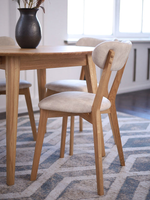 Chaise de salle à manger rembourrée en tissu beige et chêne massif naturel Libero