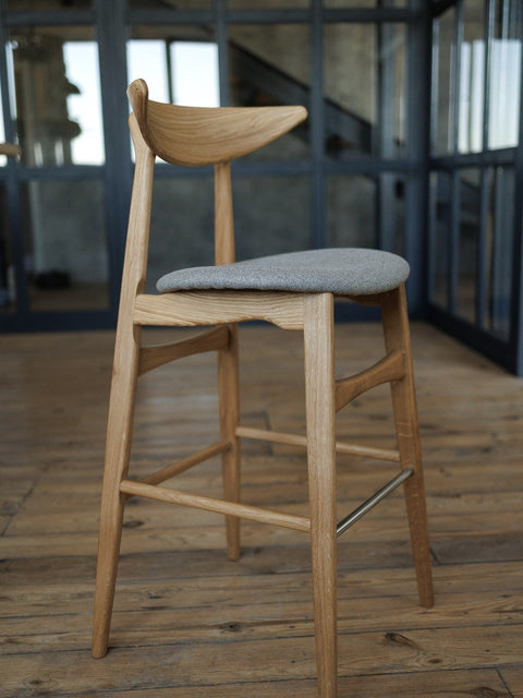 Tabouret de bar avec dossier et assise rembourrée en chêne massif naturel hauteur d'assise 70 cm Positano