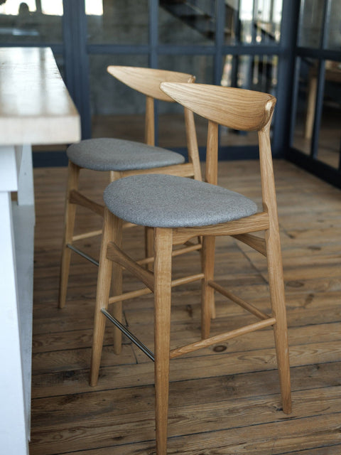 Tabouret de bar avec dossier et assise rembourrée en chêne massif naturel hauteur d'assise 70 cm Positano