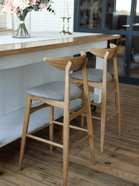 Tabouret de bar avec dossier et assise rembourrée en chêne massif naturel hauteur d'assise 70 cm Positano