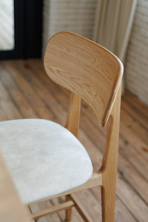 Tabouret de bar avec dossier et assise rembourrée en chêne massif naturel hauteur d'assise 70 cm Paolo