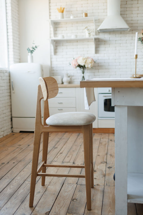 Tabouret de bar avec dossier et assise rembourrée en chêne massif naturel hauteur d'assise 70 cm Paolo