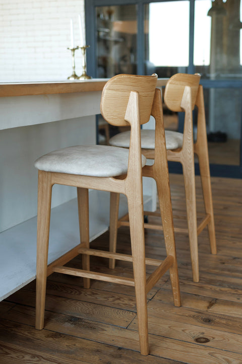 Tabouret de bar avec dossier et assise rembourrée en chêne massif naturel hauteur d'assise 70 cm Paolo