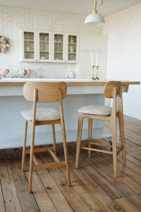 Tabouret de bar avec dossier et assise rembourrée en chêne massif naturel hauteur d'assise 70 cm Paolo