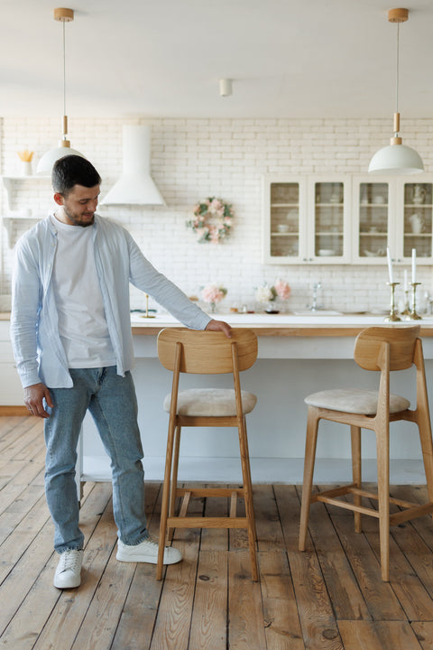 Tabouret de bar avec dossier et assise rembourrée en chêne massif naturel hauteur d'assise 70 cm Paolo