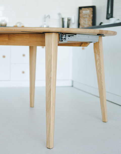 Table ronde extensible Verona 120–165 cm avec rallonge papillon intégrée en chêne massif naturel