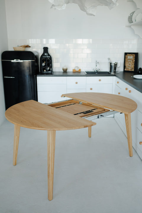 Table ronde extensible Verona 120–165 cm avec rallonge papillon intégrée en chêne massif naturel