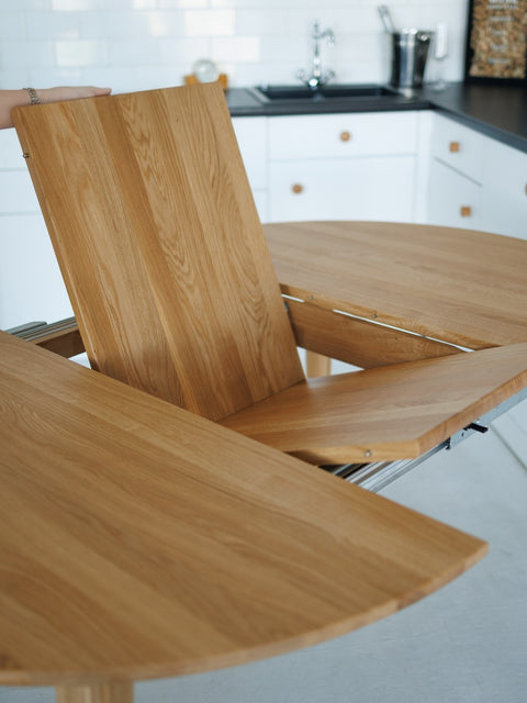 Table ronde extensible Verona 120–165 cm avec rallonge papillon intégrée en chêne massif naturel