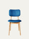 Chaise de salle à manger rembourrée en velours bleu sur bois de chêne massif naturel Mevis