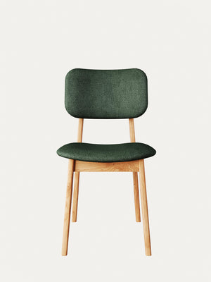 Chaise de salle à manger rembourrée en tissu vert et chêne massif naturel Mevis