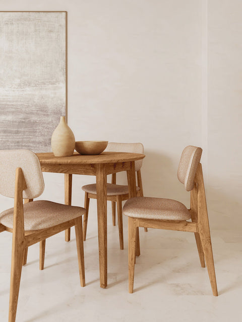 Chaise de salle à manger rembourrée en tissu beige et bois de chêne massif brun Mevis