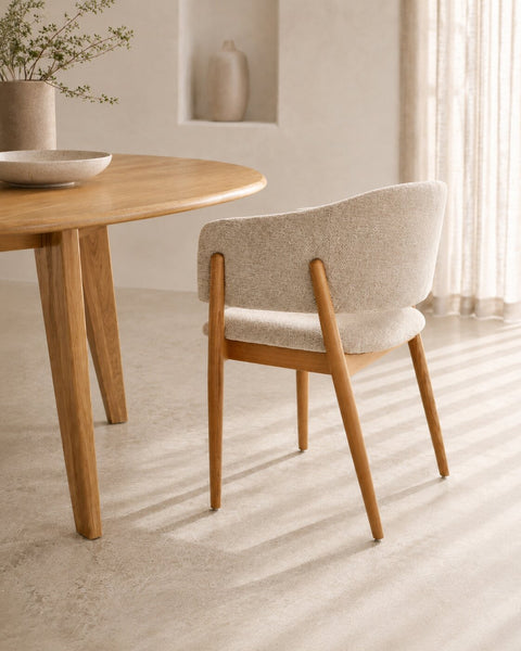 Chaise de salle à manger rembourrée avec accoudoirs, en velours beige et chêne massif naturel Sonata 