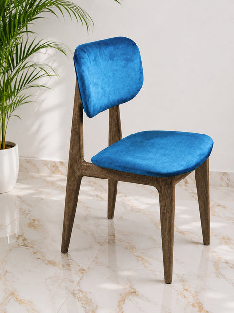 Chaise de salle à manger rembourrée en velours bleu sur bois de chêne massif fumé Mevis