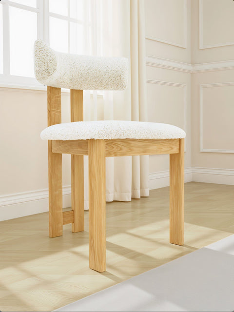 Chaise de salle à manger rembourrée en bouclé crème et chêne massif naturel Angelo